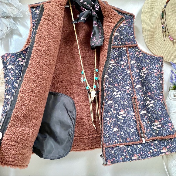 Farmhouse Teddy boho floral vest w prairie country peasant cabin vibe - Picture 4 of 12
